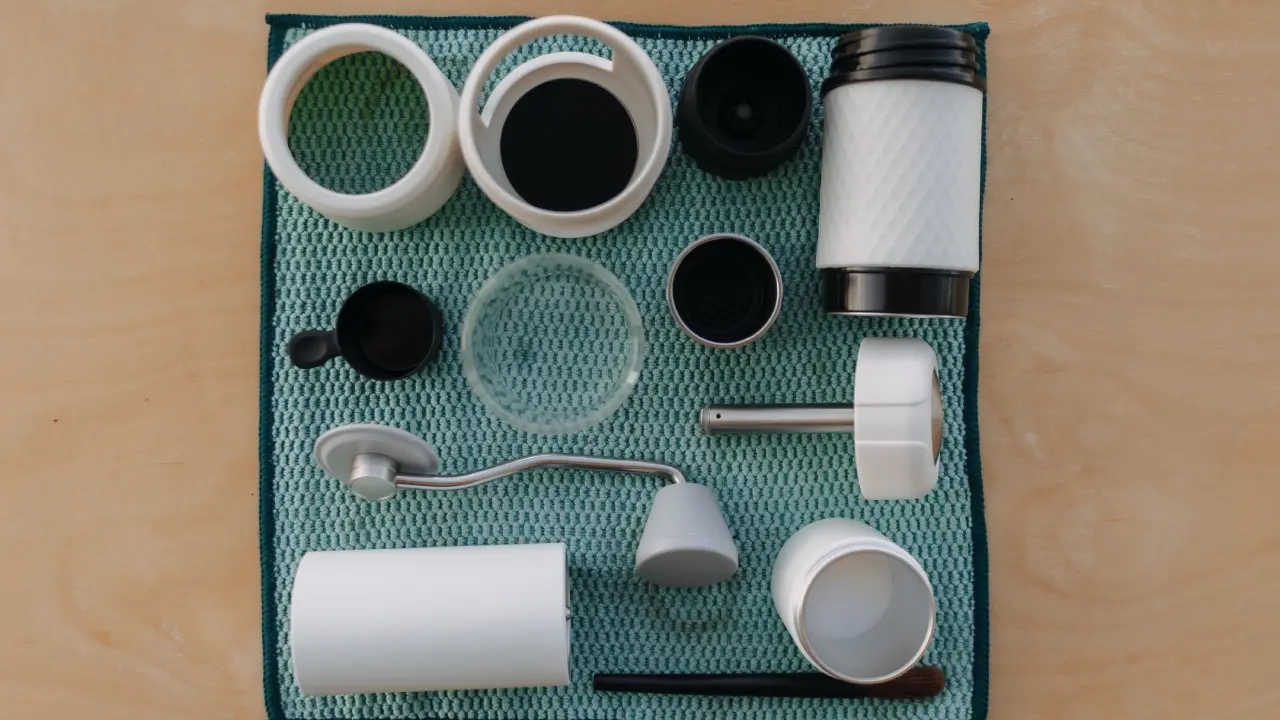 Comment nettoyer une cafetière portable ?