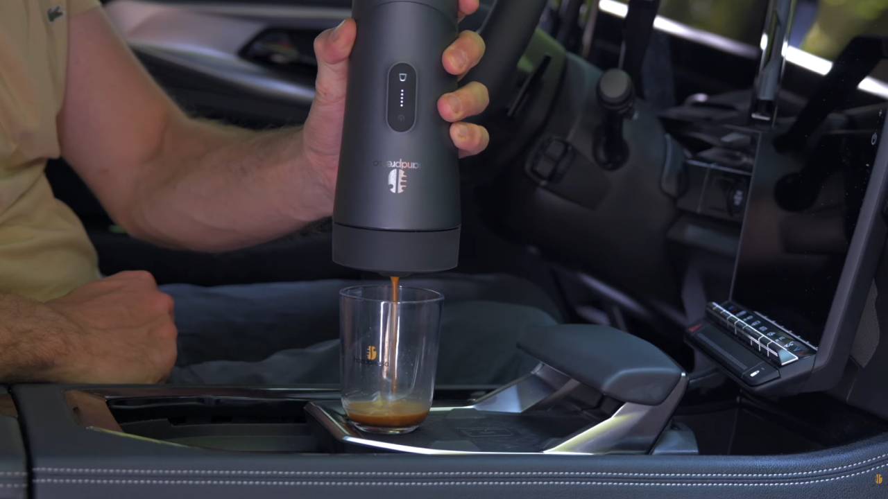 cafetière portable compatible capsules nespresso pour déplacements pros