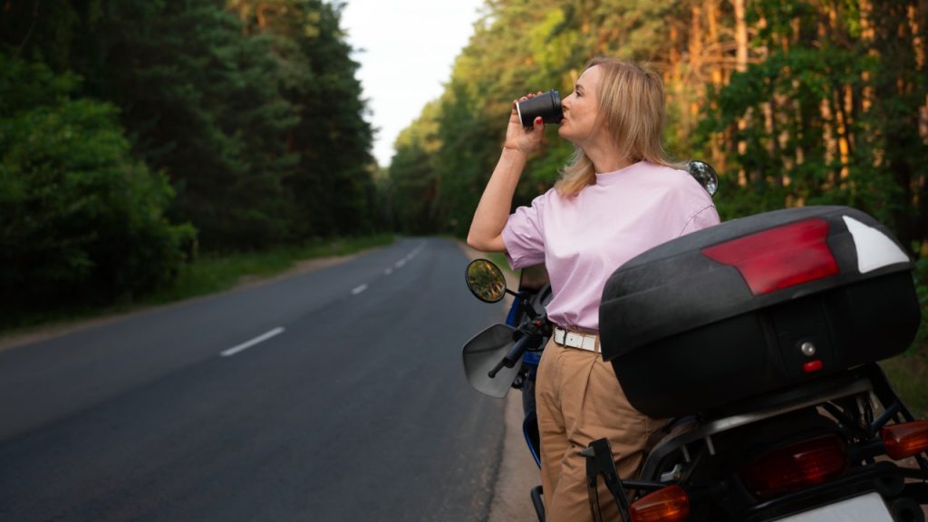 cafetière compacte qui tient dans une sacoche de moto